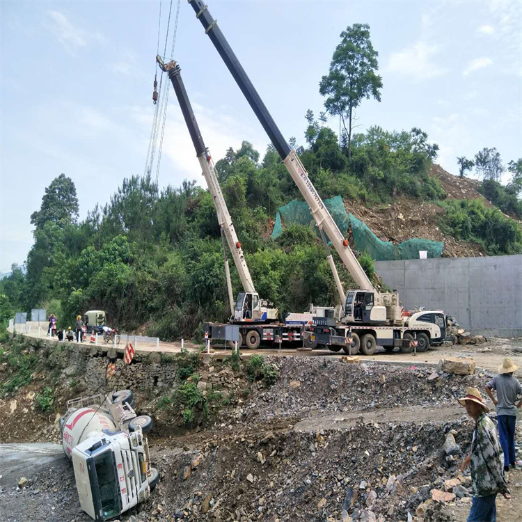 婺源县汽车掉沟里叫吊车救援要多少钱